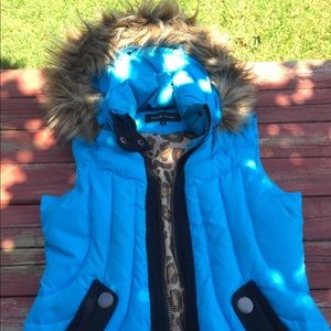 Black Rivet M blue puffy hooded vest
